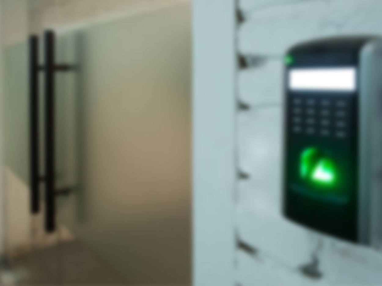 Zutrittskontrolle bei Muster Elektro in Musterstadt